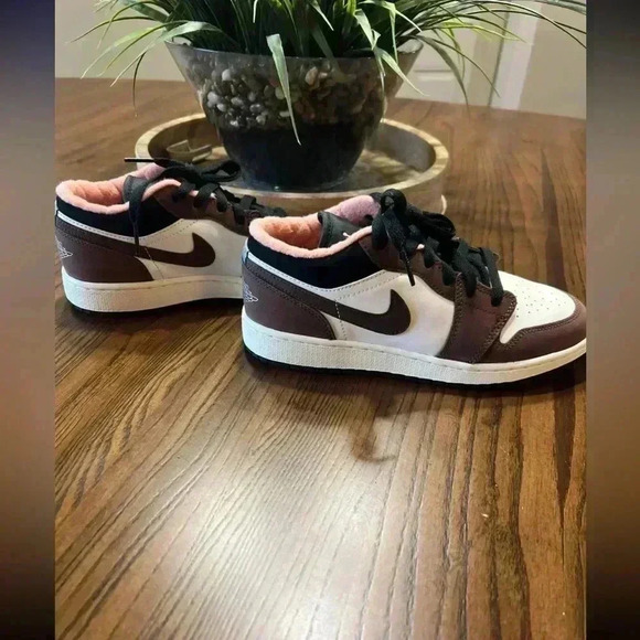 Nike Air Jordan 1 Low SE GS Mocha Light Chocolate - Picture 6 of 8